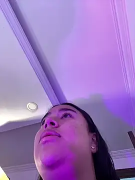 Zoey thompson online show from April 16, 2026, 7:47 pm