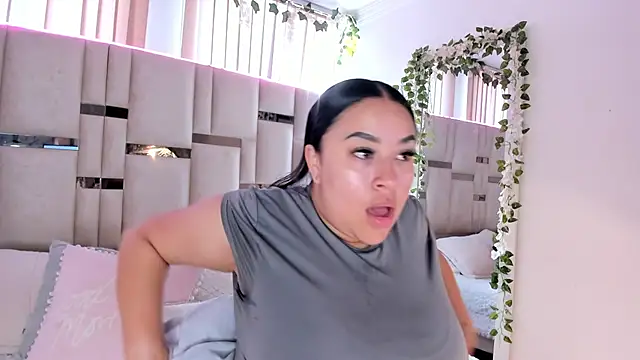 Snapshot of Zoey_thompson chatting on October 26, 2025, 2:50 pm Zoey thompson online show from October 26, 2025, 2:50 pm