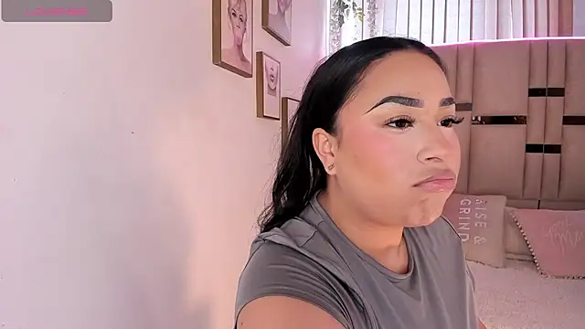 Snapshot of Zoey_thompson chatting on November 3, 2025, 7:50 pm Zoey thompson online show from November 3, 2025, 7:50 pm