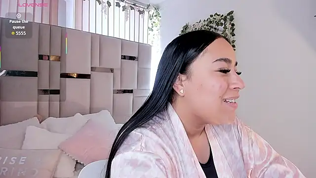 Zoey thompson online show from December 21, 2025, 2:41 pm