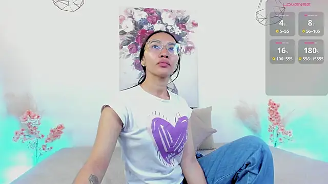 lucyy liiuu online show from December 18, 2025, 1:15 pm