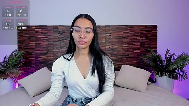 lucyy liiuu online show from October 28, 2025, 2:16 pm