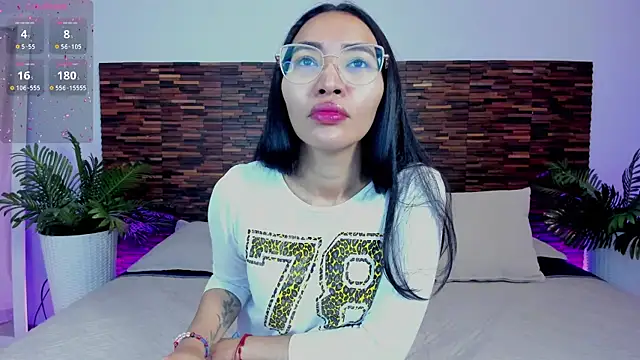 lucyy liiuu online show from November 17, 2025, 2:10 pm