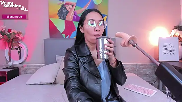 lucyy liiuu online show from September 23, 2025, 1:07 pm