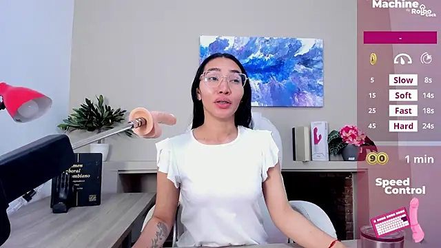 lucyy liiuu online show from November 21, 2025, 1:32 pm