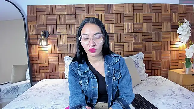 lucyy liiuu online show from October 24, 2025, 8:08 pm