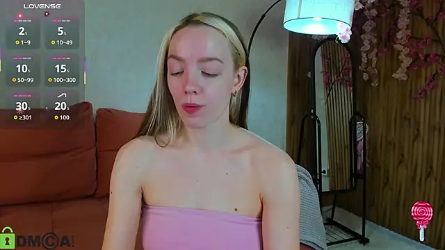 Snapshot of R0cket_bunny chatting on June 10, 2026, 12:56 am R0cket bunny online show from June 10, 2026, 12:56 am