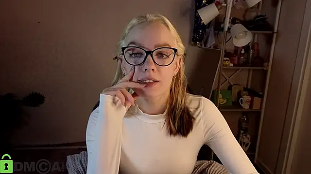Snapshot of R0cket_bunny chatting on April 13, 2026, 12:58 am R0cket bunny online show from April 13, 2026, 12:58 am