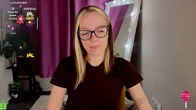 Snapshot of R0cket_bunny chatting on May 23, 2026, 12:53 am R0cket bunny online show from May 23, 2026, 12:53 am