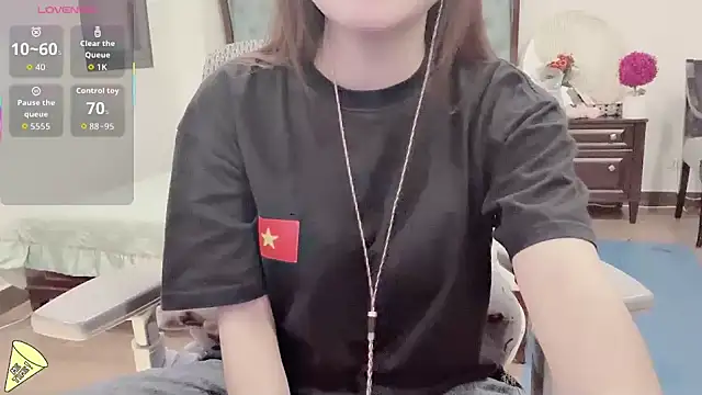 lulu404 online show from December 2, 2025, 3:14 pm