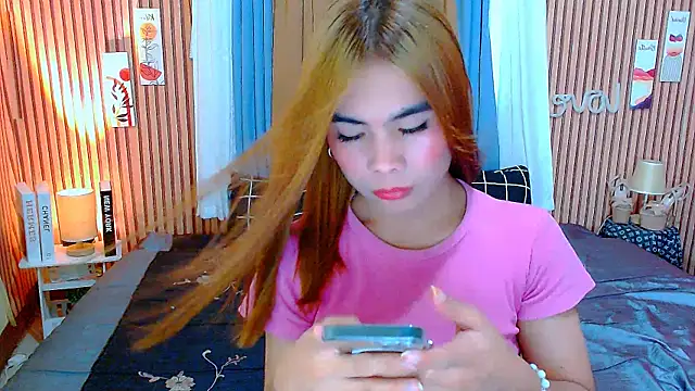 mikhaylahanderson online show from November 14, 2025, 7:45 am