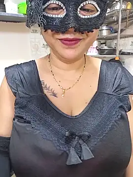 Snapshot of Queen_Nightt chatting on April 6, 2026, 3:35 am Queen Nightt online show from April 6, 2026, 3:35 am