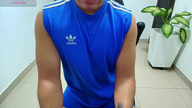 Snapshot of sebastian_oconnor77 chatting on October 31, 2025, 12:46 pm sebastian oconnor77 online show from October 31, 2025, 12:46 pm