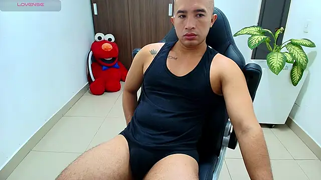 Snapshot of sebastian_oconnor77 chatting on October 9, 2025, 12:38 pm sebastian oconnor77 online show from October 9, 2025, 12:38 pm