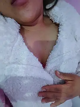 Snapshot of airamoon chatting on October 31, 2025, 12:18 am airamoon online show from October 31, 2025, 12:18 am