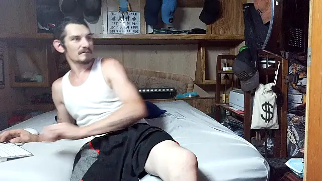 Snapshot of mike42088 chatting on July 1, 2026, 3:29 am mike42088 online show from July 1, 2026, 3:29 am
