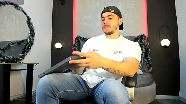 Liam walk  online show from December 21, 2025, 7:15 pm