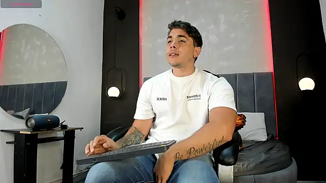 Liam walk  online show from October 6, 2025, 8:09 pm