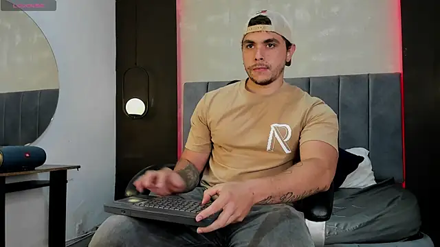 Liam walk  online show from October 2, 2025, 8:12 pm