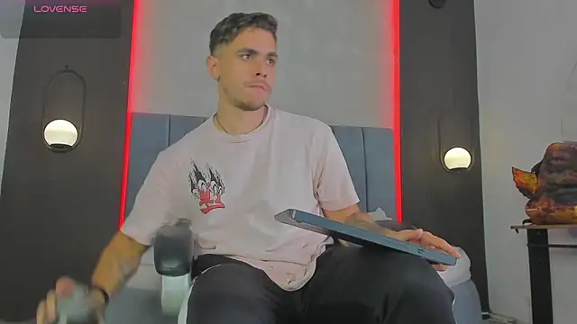 Liam walk  online show from March 29, 2026, 10:11 pm