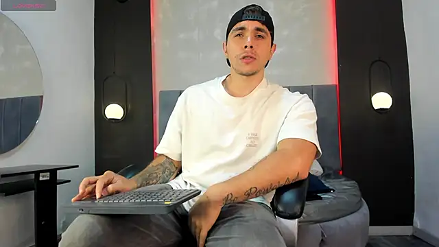 Liam walk  online show from September 23, 2025, 9:55 pm