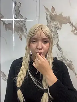 JuliethMoss online show from April 3, 2026, 9:49 am