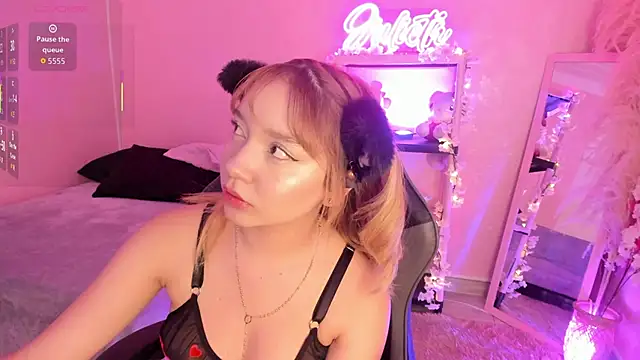 JuliethMoss online show from February 25, 2026, 8:30 pm