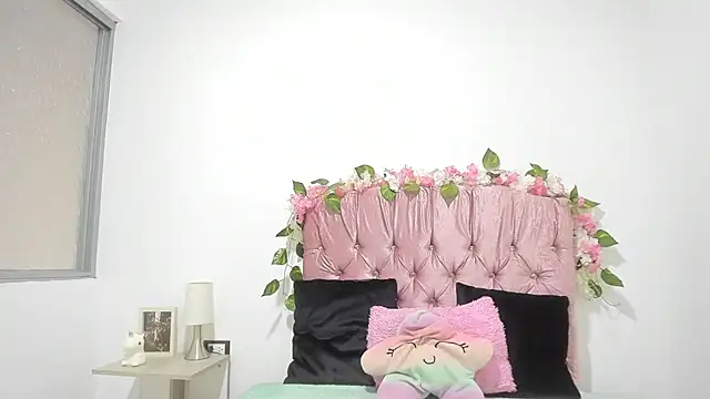 ivy moon05 online show from September 30, 2025, 5:41 pm