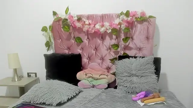 ivy moon05 online show from January 17, 2026, 4:43 pm