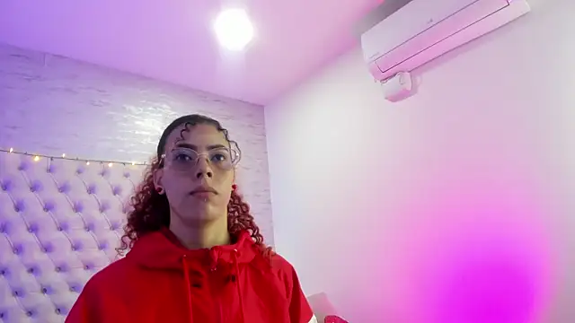 Snapshot of Pamelamiler__ chatting on May 4, 2026, 12:30 pm Pamelamiler online show from May 4, 2026, 12:30 pm