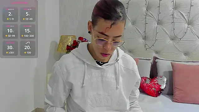 Snapshot of Pamelamiler__ chatting on September 23, 2025, 12:12 pm Pamelamiler online show from September 23, 2025, 12:12 pm