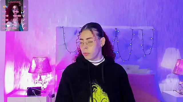 Snapshot of Pamelamiler__ chatting on November 5, 2025, 11:46 am Pamelamiler online show from November 5, 2025, 11:46 am