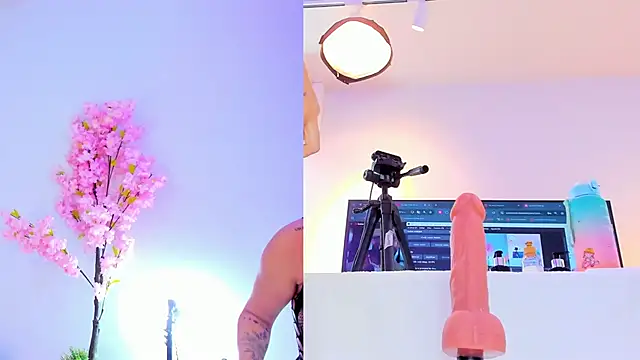 maily zanss online show from October 14, 2025, 7:14 pm