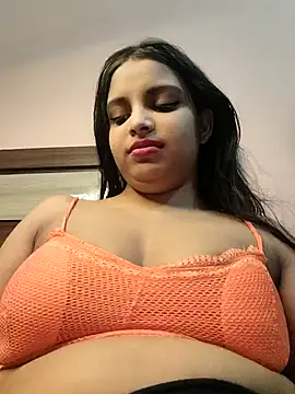 Snapshot of Maahhii_2 chatting on May 5, 2026, 8:34 pm Maahhii 2 online show from May 5, 2026, 8:34 pm