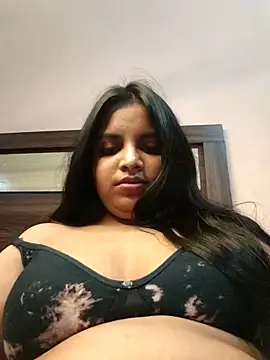 Snapshot of Maahhii_2 chatting on May 15, 2026, 9:07 am Maahhii 2 online show from May 15, 2026, 9:07 am