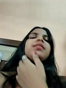 Snapshot of Maahhii_2 chatting on May 17, 2026, 8:47 am Maahhii 2 online show from May 17, 2026, 8:47 am