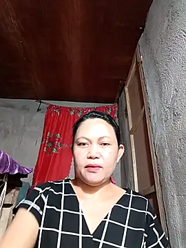 Snapshot of Everleigh_mom chatting on October 10, 2025, 10:49 am Everleigh mom online show from October 10, 2025, 10:49 am