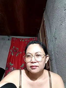 Snapshot of Everleigh_mom chatting on November 23, 2025, 11:20 am Everleigh mom online show from November 23, 2025, 11:20 am