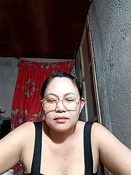 Snapshot of Everleigh_mom chatting on November 17, 2025, 7:34 am Everleigh mom online show from November 17, 2025, 7:34 am