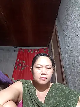 Snapshot of Everleigh_mom chatting on November 1, 2025, 8:14 pm Everleigh mom online show from November 1, 2025, 8:14 pm