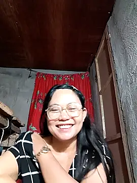 Snapshot of Everleigh_mom chatting on October 17, 2025, 7:48 pm Everleigh mom online show from October 17, 2025, 7:48 pm