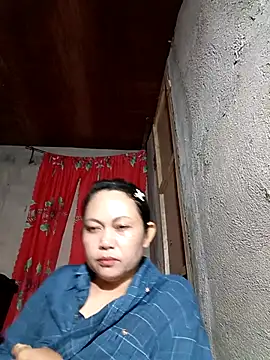 Snapshot of Everleigh_mom chatting on December 14, 2025, 2:18 am Everleigh mom online show from December 14, 2025, 2:18 am