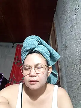 Snapshot of Everleigh_mom chatting on October 7, 2025, 2:01 am Everleigh mom online show from October 7, 2025, 2:01 am