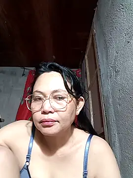 Snapshot of Everleigh_mom chatting on November 29, 2025, 4:45 am Everleigh mom online show from November 29, 2025, 4:45 am