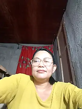 Snapshot of Everleigh_mom chatting on October 19, 2025, 12:19 pm Everleigh mom online show from October 19, 2025, 12:19 pm