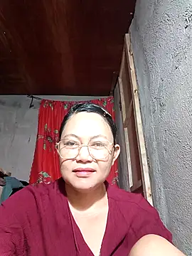 Snapshot of Everleigh_mom chatting on October 25, 2025, 8:20 pm Everleigh mom online show from October 25, 2025, 8:20 pm