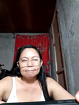 Snapshot of Everleigh_mom chatting on November 18, 2025, 7:55 am Everleigh mom online show from November 18, 2025, 7:55 am