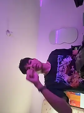 Snapshot of alandelrey57 chatting on December 21, 2025, 10:32 pm alandelrey57 online show from December 21, 2025, 10:32 pm