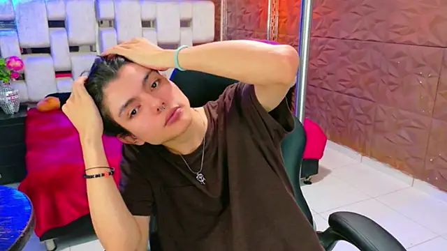 Snapshot of alandelrey57 chatting on February 21, 2026, 4:03 am alandelrey57 online show from February 21, 2026, 4:03 am