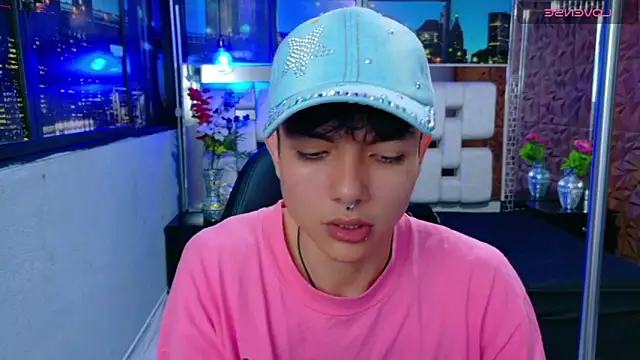 Snapshot of alandelrey57 chatting on December 3, 2025, 4:24 am alandelrey57 online show from December 3, 2025, 4:24 am